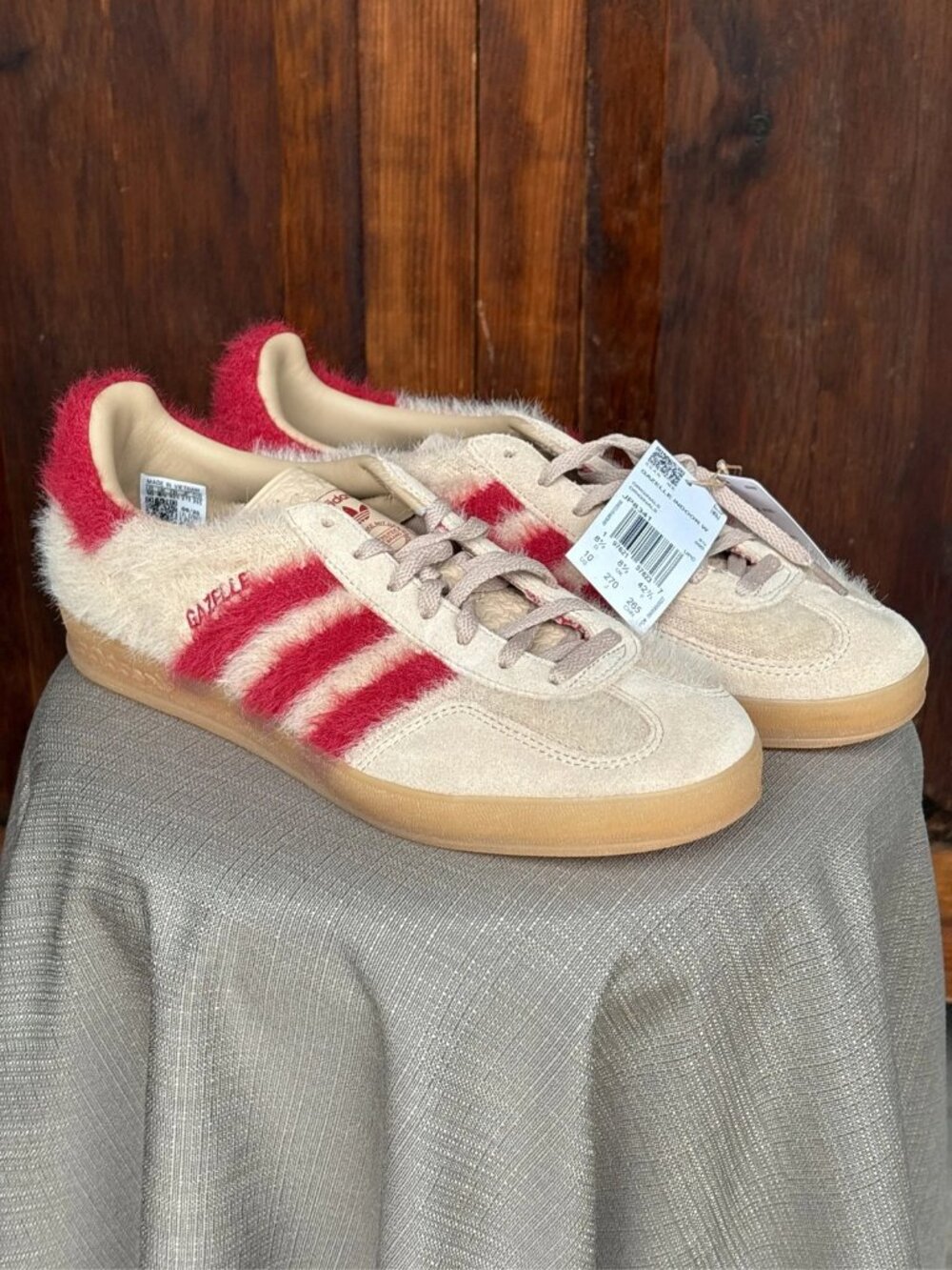 Adidas Gazelle Indoor Magic Beige Team Victory Red Fuzzy Gum Sneakers NWT Size10